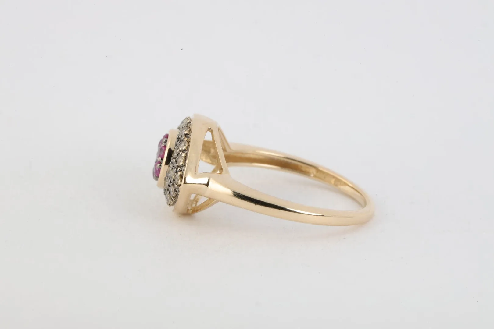 10k Yellow Gold 0.26tcw Diamond 7 0.06tcw Ruby Evil Eye Ring Size 5.25 (2.55g.)