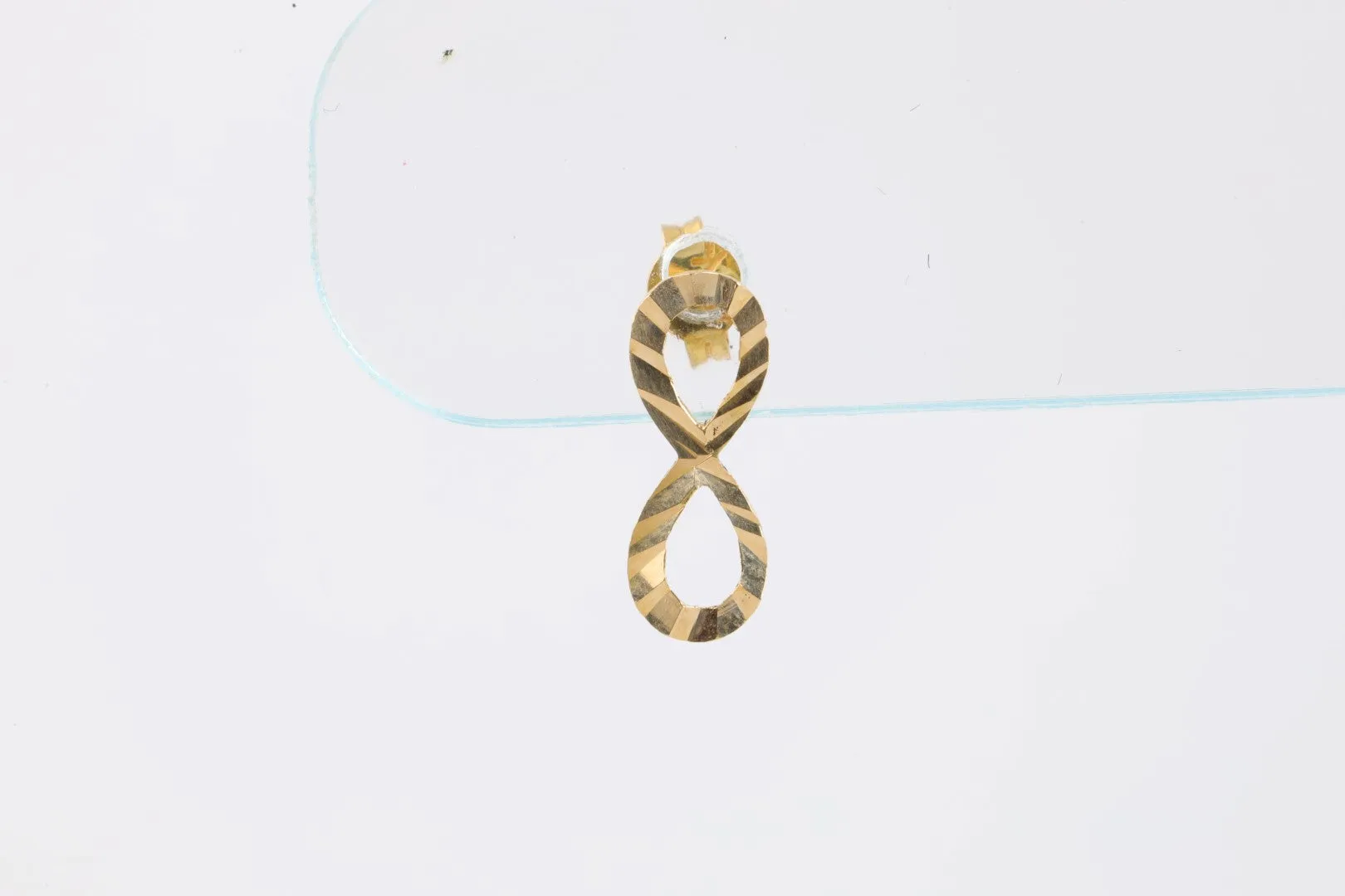 18k Yellow Gold Figure Eight Stud Earrings (0.65g.)