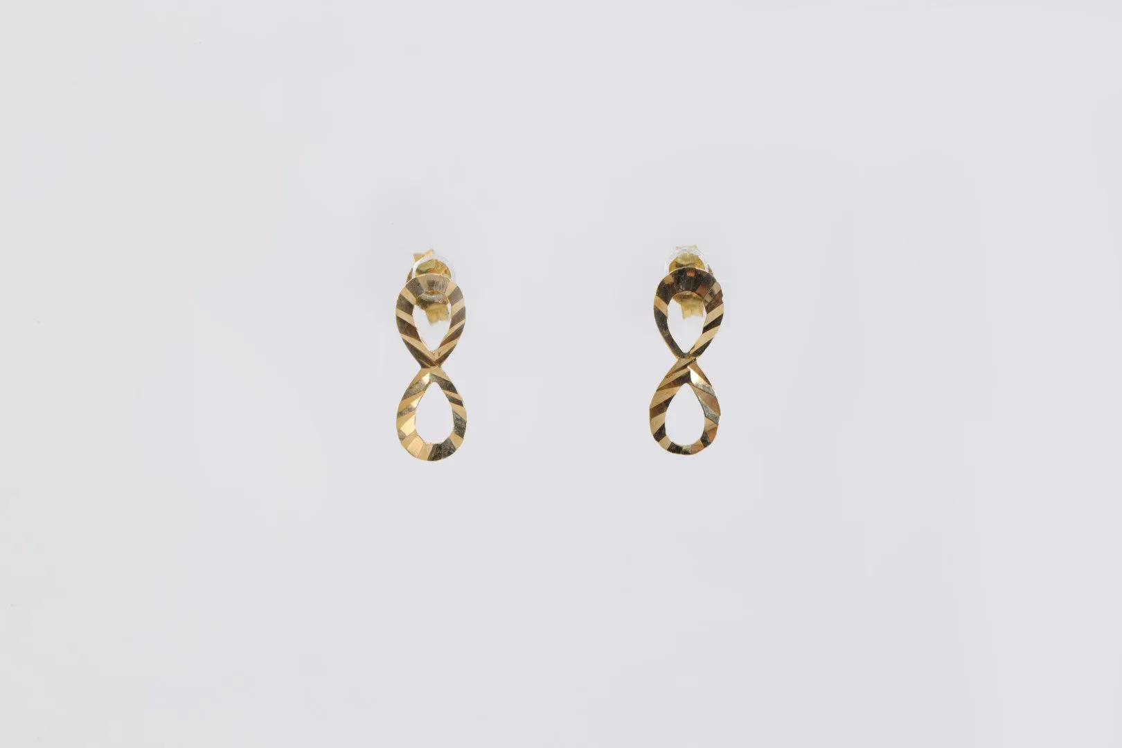 18k Yellow Gold Figure Eight Stud Earrings (0.65g.)