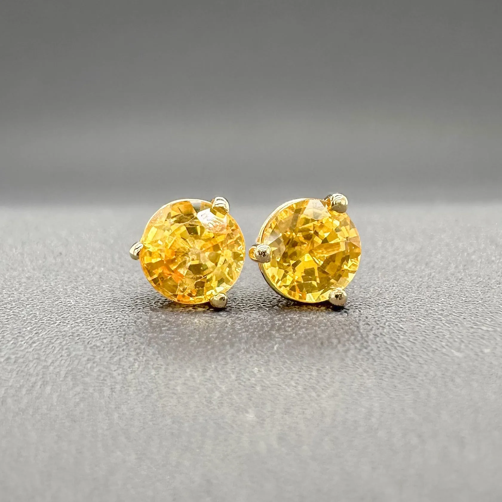 Estate 14K Y Gold 1.12ctw Yellow Sapphire Stud Earrings