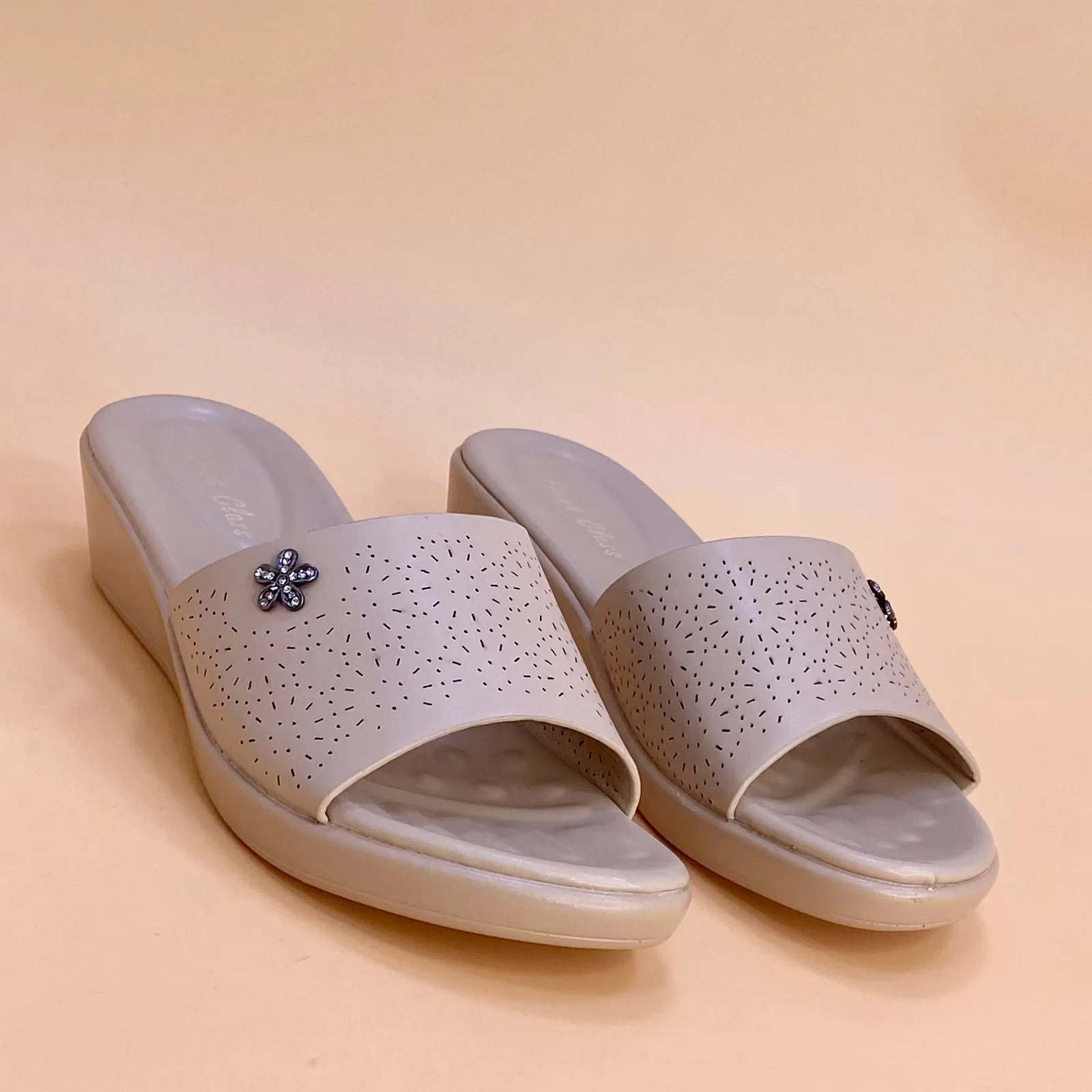 NEW ,  WOMEN SLIPPERS W737