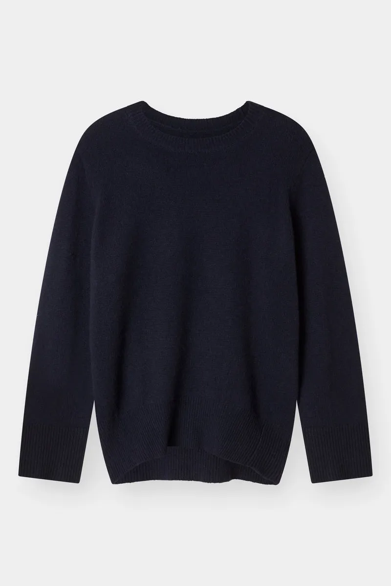 THE CLASSIC CREW SWEATER - NAVY